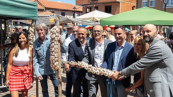 El ajo vuelve a convertir a Santa Marina del Rey en el epicentro festivo de la provincia