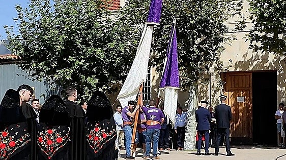 Semana festiva en Valencia de Don Juan con tradiciones, peñas y quema final de la hoguera