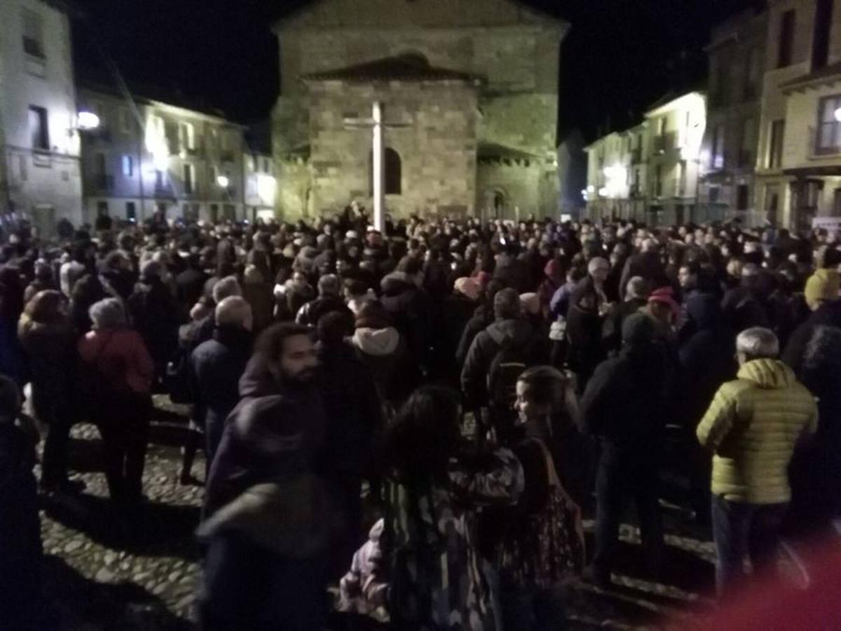 Las movilizaciones contra las obras de la Plaza del Grano continuan en la noche