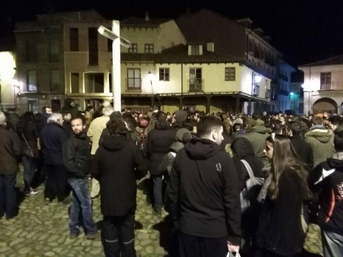 Las movilizaciones contra las obras de la Plaza del Grano continuan en la noche