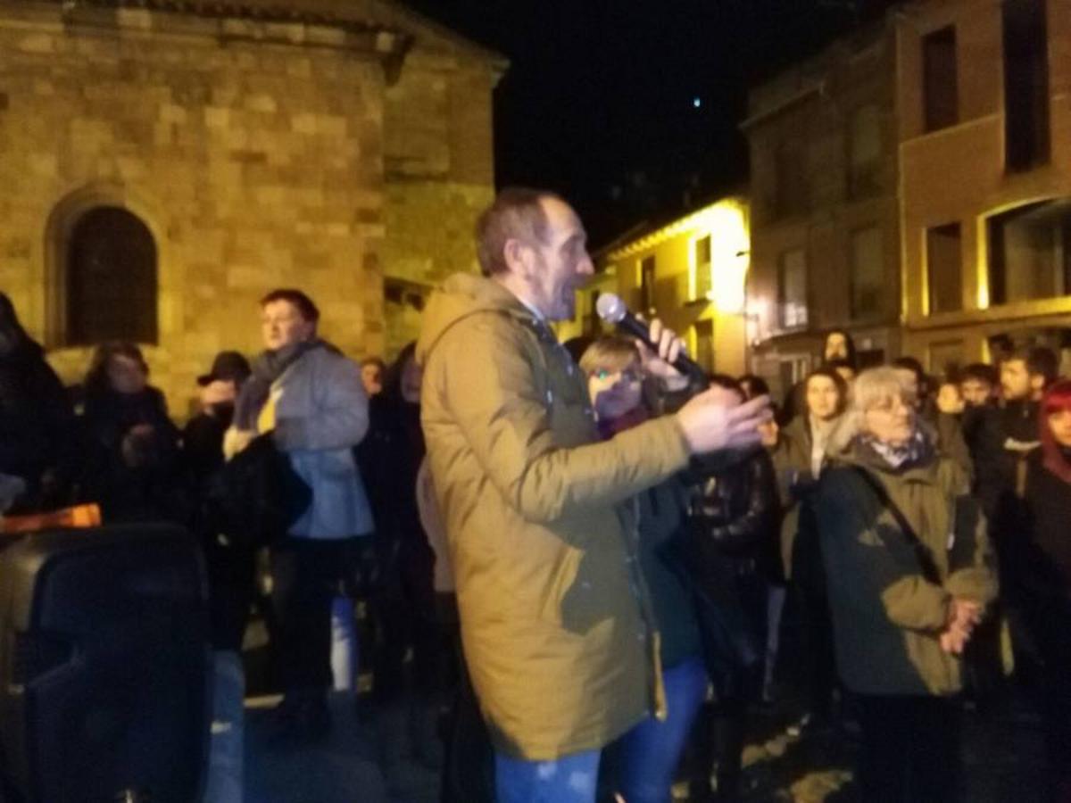 Las movilizaciones contra las obras de la Plaza del Grano continuan en la noche