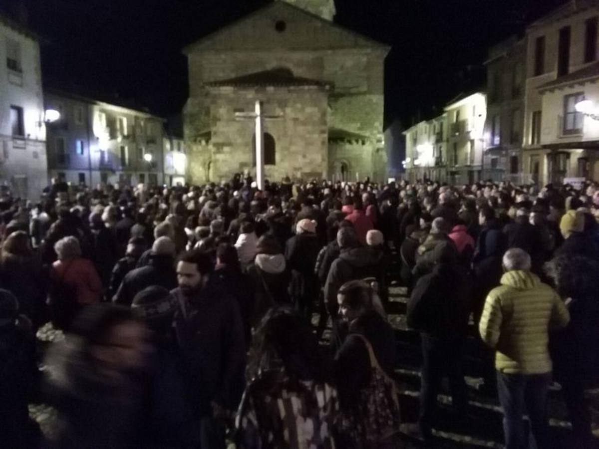 Las movilizaciones contra las obras de la Plaza del Grano continuan en la noche