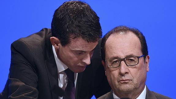 Manuel Valls, junto a François Hollande. 