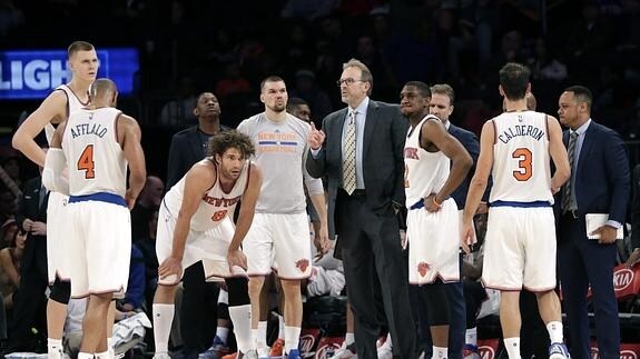 Los Knicks, durante el partido. 
