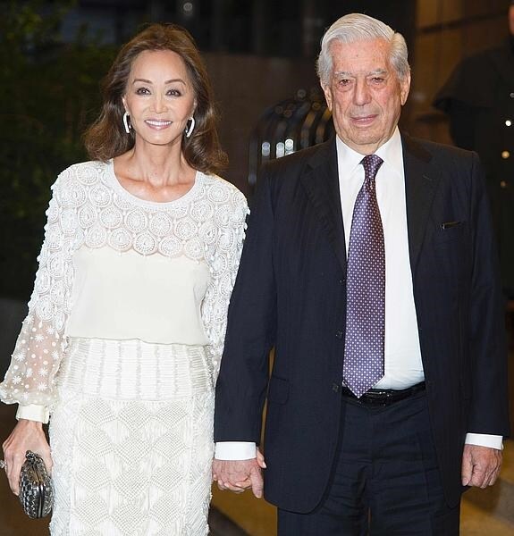 Mario Vargas Llosa e Isabel Preysler a su llegada a la fiesta. 