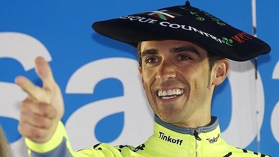 Contador, durante el podio. 