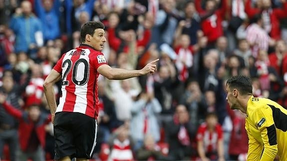 Aduriz, en pleno partido. 