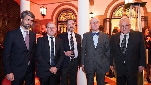 Luis Enríquez (consejero delegado de Vocento), Benjamín Lana (director editorial de medios regionales de Vocento), Bieito Rubido (director ABC), Carlos Robles Fraga (embajador de España en Chile) y Cristian Zegers (director de El Mercurio). 