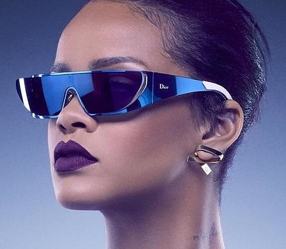 Las gafas de sol diseñadas por la cantante.