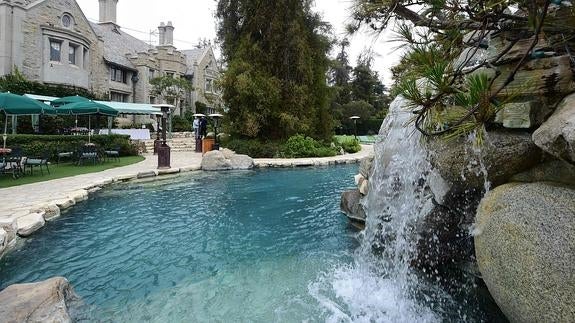 La piscina de la mansión.