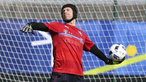 Petr Cech, portero de la selección checa.