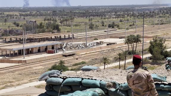 El ejército iraquí en las inmediaciones de la ciudad de Faluya.