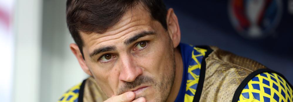 Iker Casillas, en el banquilo ante Italia. 