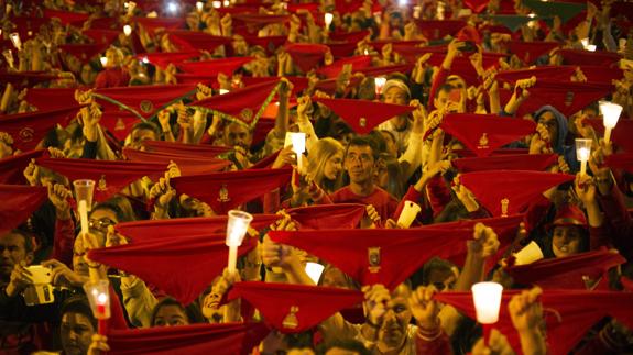 Un multitudinario 'Pobre de Mí' ha cerrado esta medianoche los Sanfermines 2016.