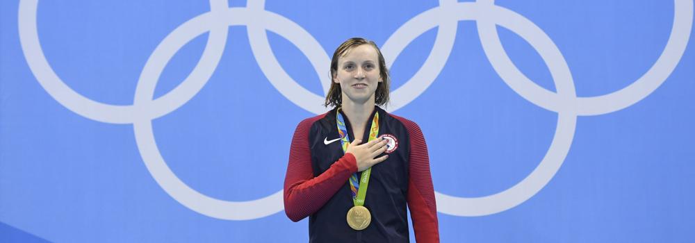 Katie Ledecky tras ganar la final de los 400 metros libres femeninos. 