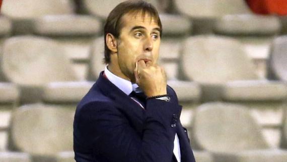 Lopetegui silba durante el partido. 