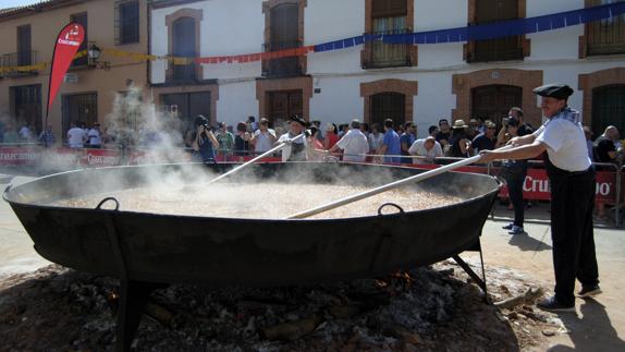 Un momento de la elaboración del plato. 