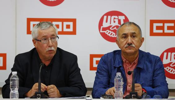 Ignacio Fernández, 'Toxo', y Pepe Álvarez, secretarios generales de CC OO y UGT.