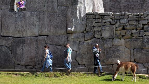 Turistas, en la ciudadela inca.