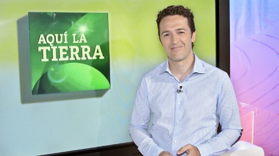 El meteorólogo Jacob Petrus presenta 'Aquí la tierra' en TVE.