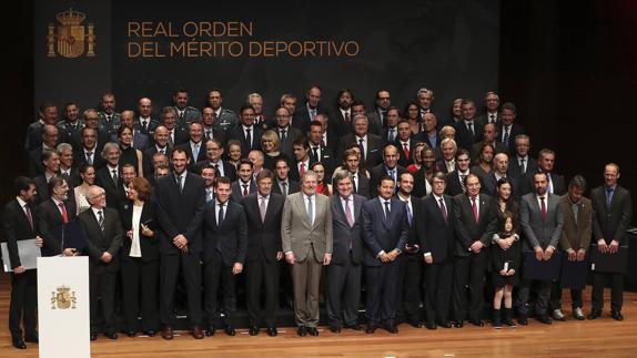 Foto de familia de los deportistas españoles premiados. 
