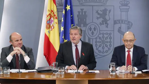 Luis de Guindos, Íñigo Méndez de Vigo y Cristóbal Montoro.