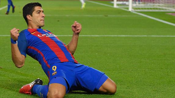 Luis Suárez celebra el gol. 