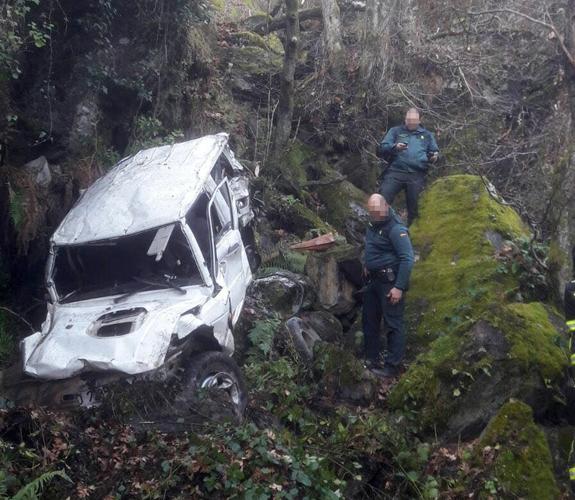 Un hombre perdió la vida al caer un vehículo por un desnivel de 600 metros en Asturias. 