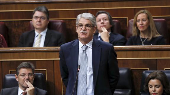 El ministro de Asuntos Exteriores y Cooperación, Alfonso Dastis (c).