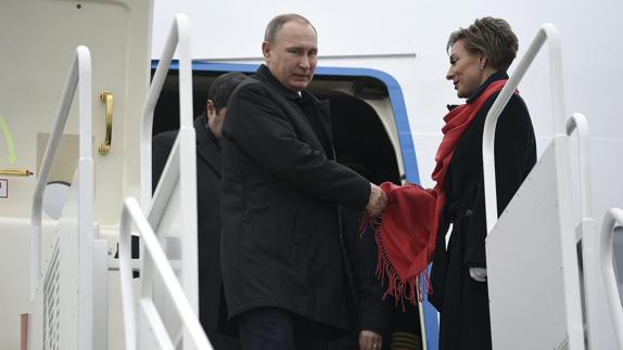 Putin desembarca en Hungría. 