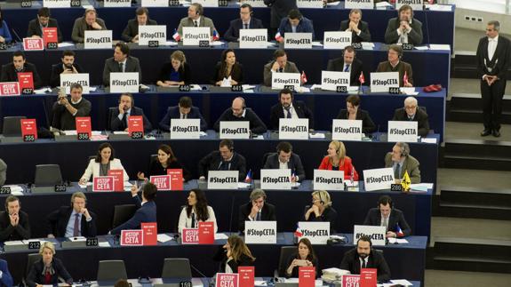 Eurodiputados detractores del acuerdo CETA.