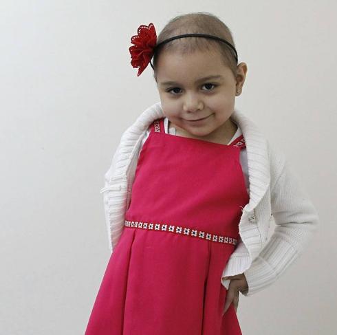 Alexandra Muñoz, niña chilena de 5 años enferma de cáncer, posa en la sala de oncología del Hospital Luis Calvo Mackenna, en Santiago. 