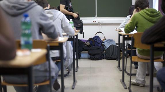 Estudiantes en un examen. 