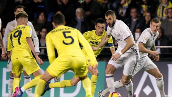 Benzema, ante el Villarreal. 