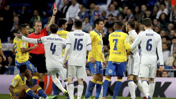 El partido tuvo momentos de tensión. 