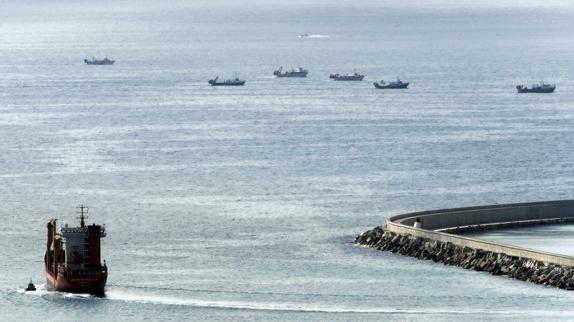 Varios barcos de pesca de arrastre participan en la búsqueda.