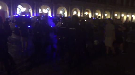 Un momento de la carga policial. 