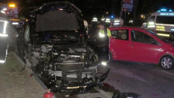 Estado en el que quedó el coche conducido por el detenido. 