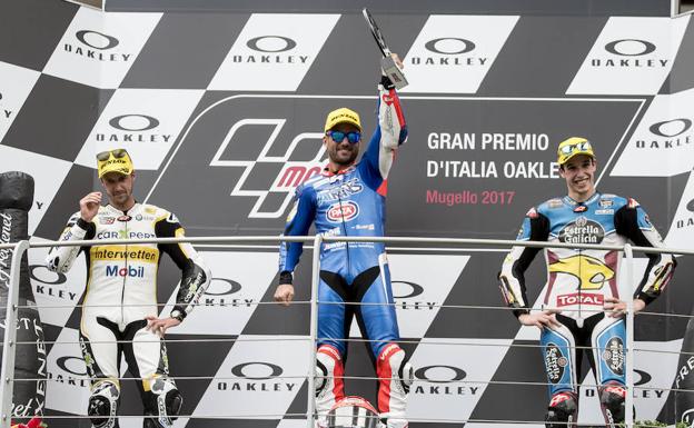 Pasini celebra en el podio. 