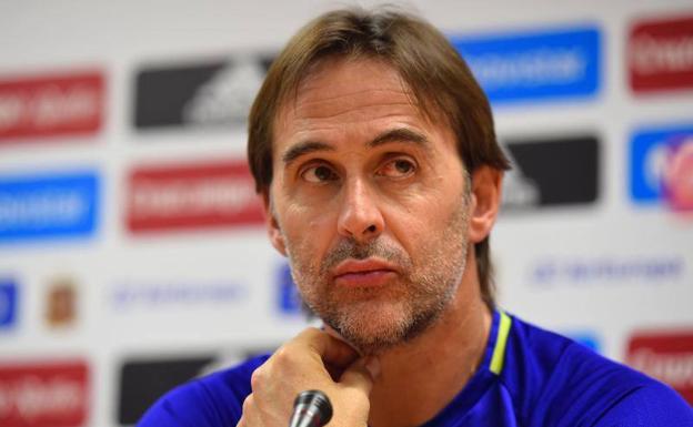 El seleccionador español, Julen Lopetegui, comparece en la previa del amistoso España-Colombia en La Condomina de Murcia. 