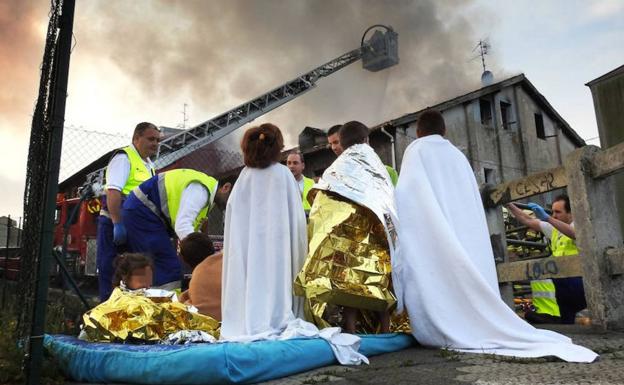 Una imagen del incendio en Zorroza. 