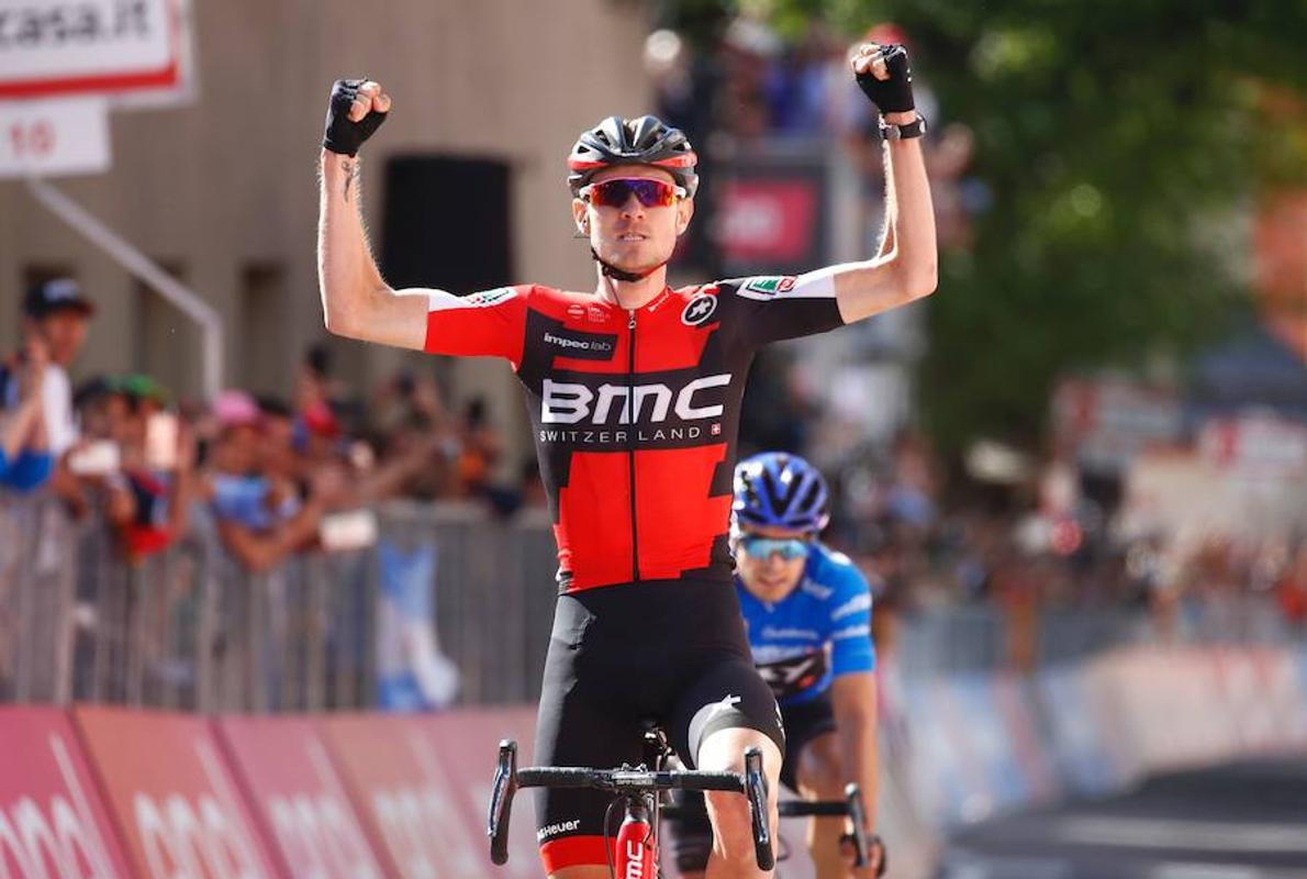 Tejay Van Garderen celebra la victoria por delante de Mikel Landa. 