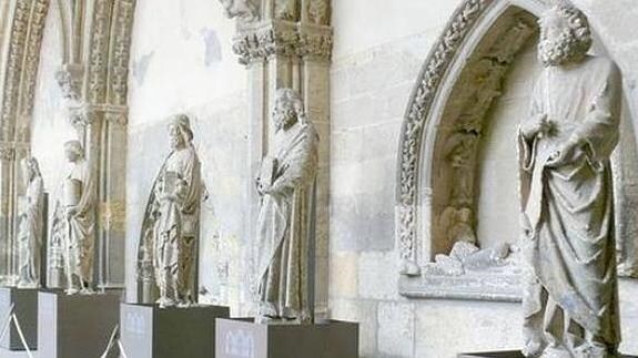 Estatuas del pórtico de la Catedral de León 