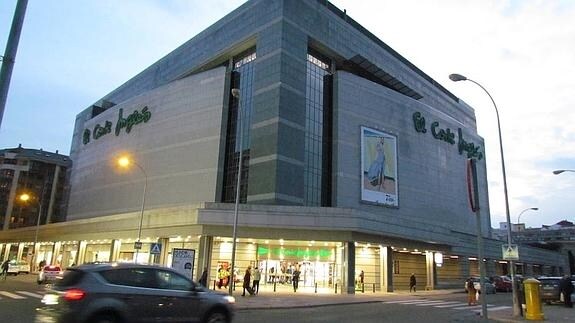 El Corte Inglés de León apaga sus luces con motivo de 'La Hora del Planeta'