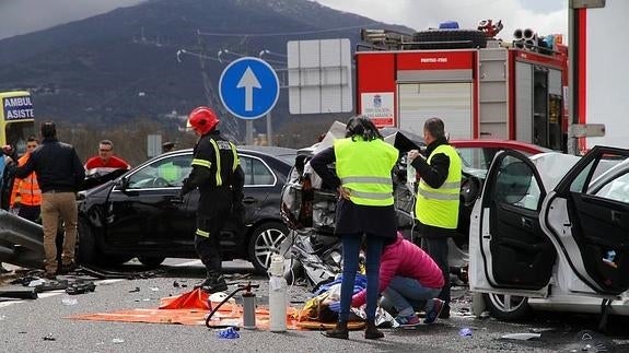 Una colisión múltiple se salda con 16 heridos en la A-66 a la altura de Vallejera de Riofrío