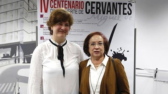 Margarita Torres (I) y la presidenta del Centro Unesco en Castilla y León, Isabel Cantón (D).