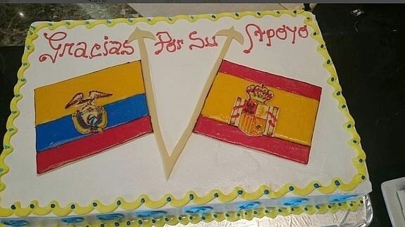 Banderas de Ecuador y España en el postre de despedida.