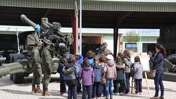 León celebrará el día de las Fuerzas Armadas con puertas abiertas y una jura de bandera