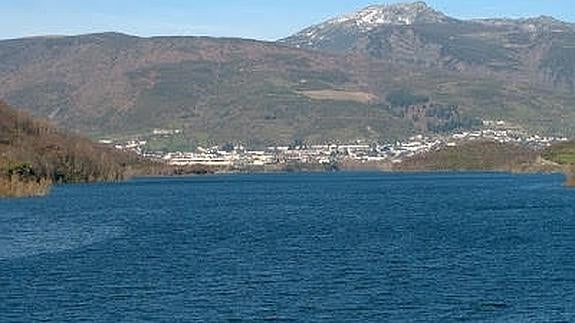 Leitariegos Existe reclama que se permita utilizar piraguas en el pantano de Las Rozas