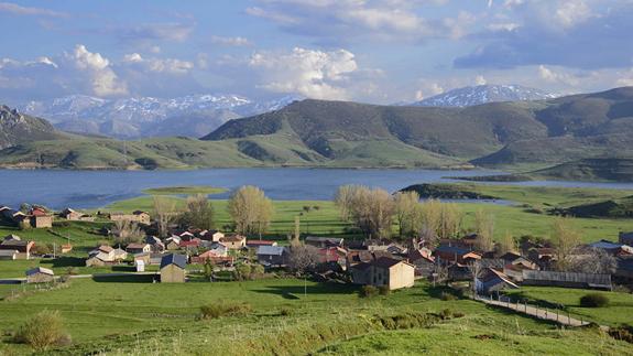 Los Geas localizan sin vida al desaparecido en Villamanín en el embalse de Casares de Arbas